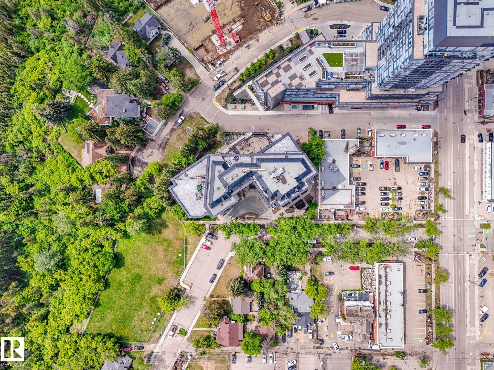 #902 10108 125 ST NW - 62
