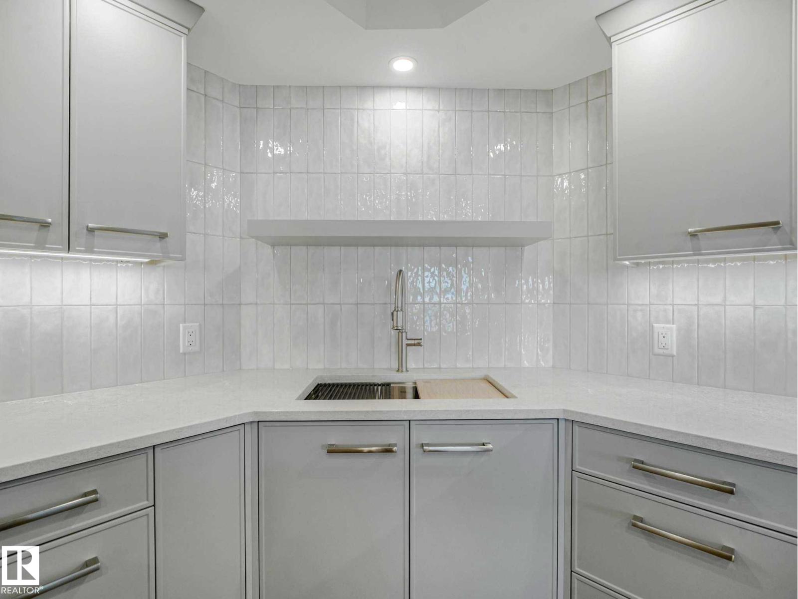 #902 10108 125 ST NW - 24