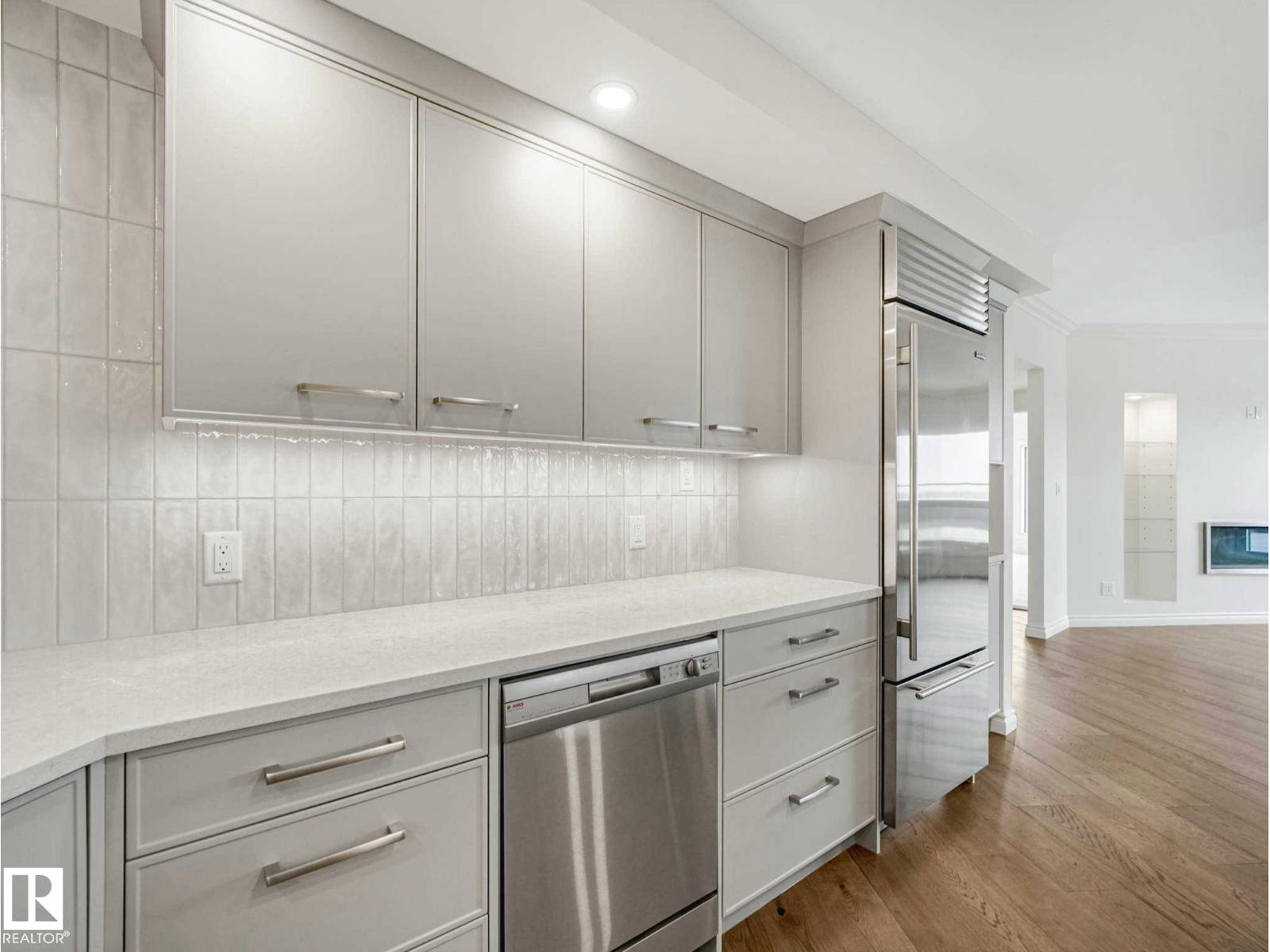 #902 10108 125 ST NW - 25