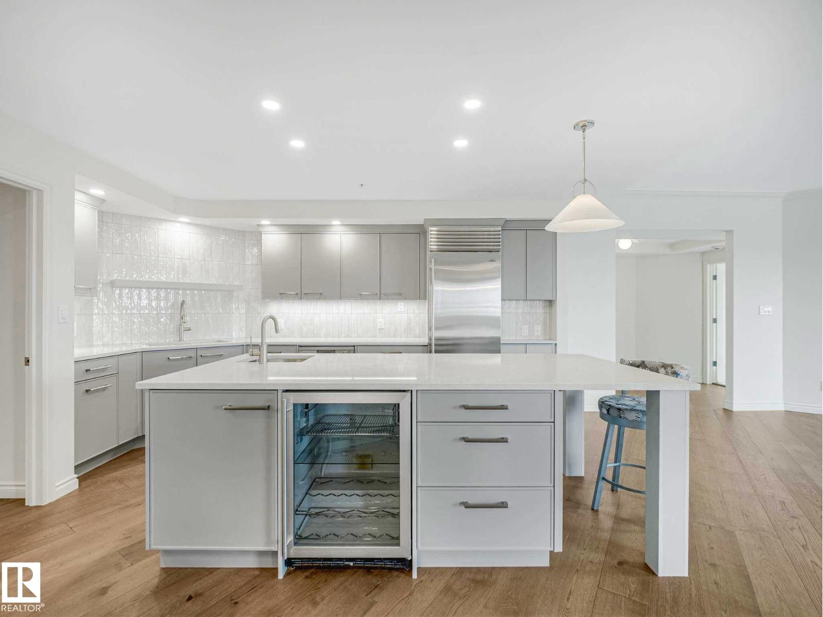 #902 10108 125 ST NW - 27