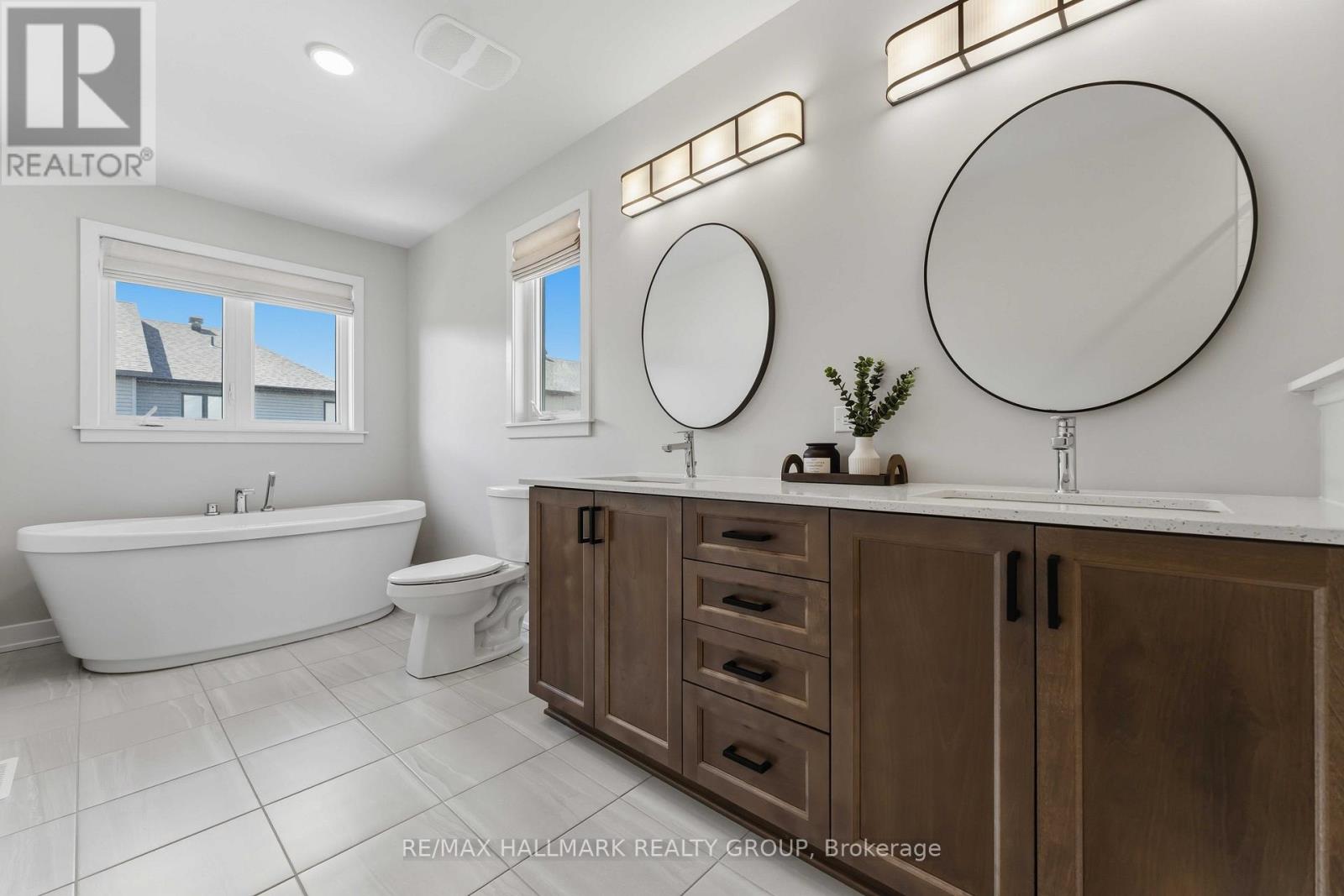 369 BROADRIDGE CRESCENT - 28