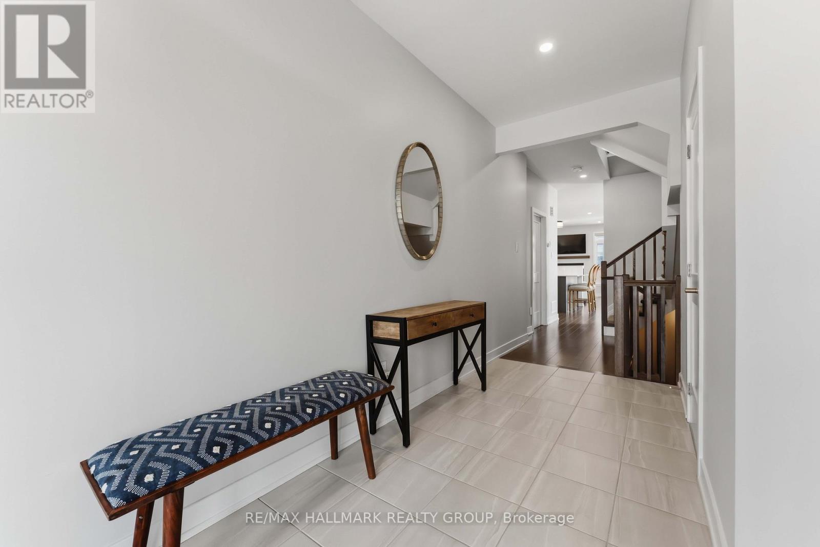 369 BROADRIDGE CRESCENT - 3
