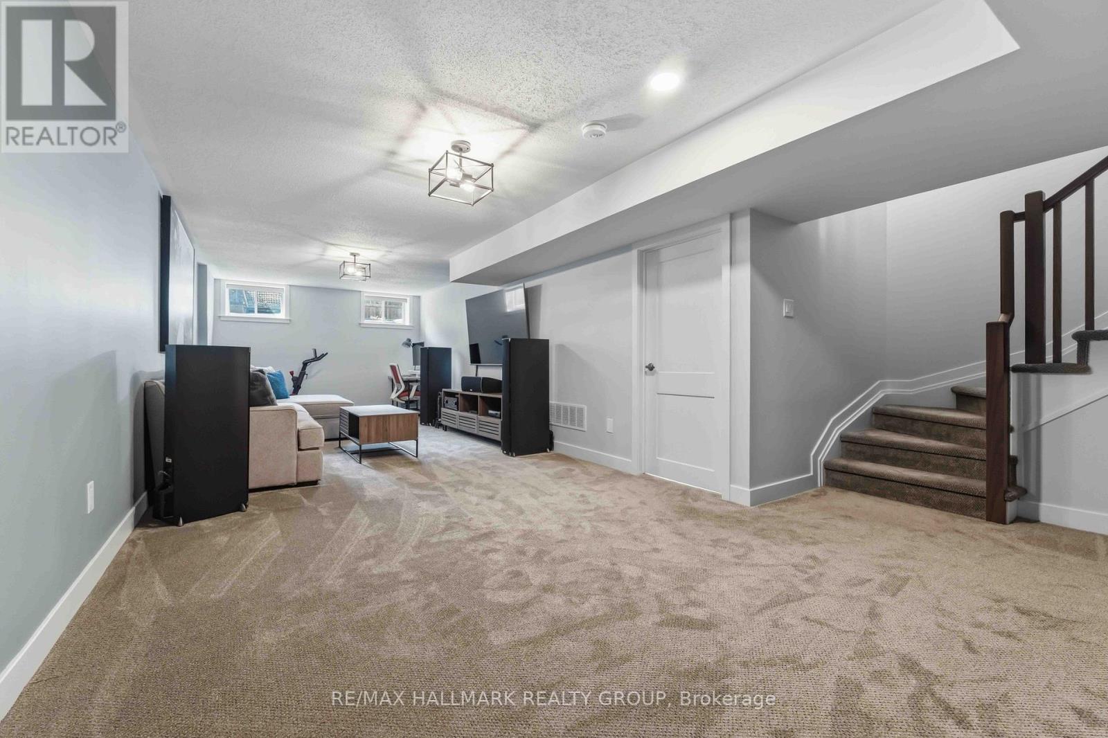 369 BROADRIDGE CRESCENT - 38