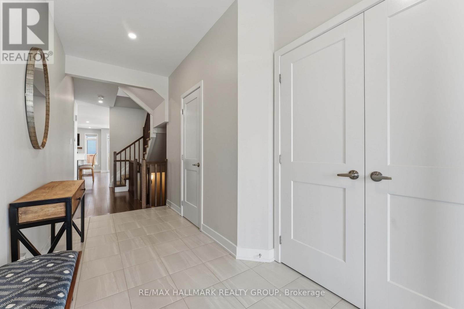 369 BROADRIDGE CRESCENT - 4