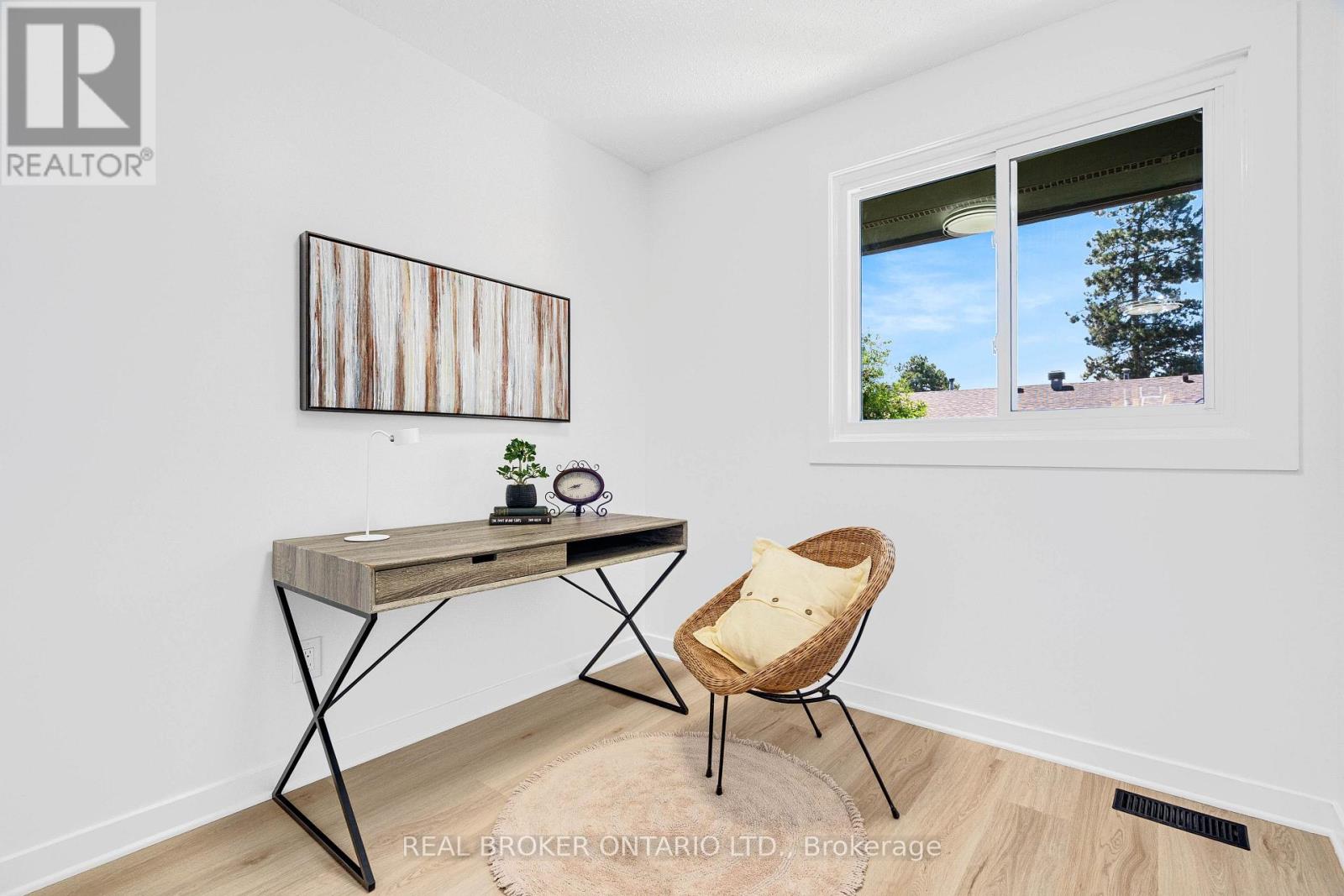 #124 1449 RIDGEBROOK DRIVE - 23
