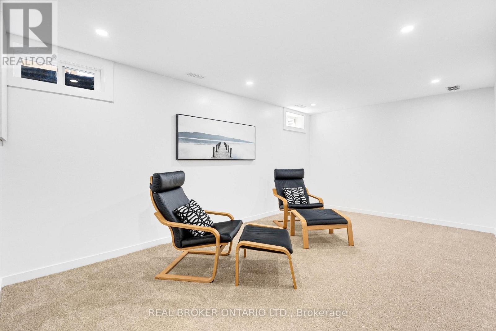 #124 1449 RIDGEBROOK DRIVE - 29