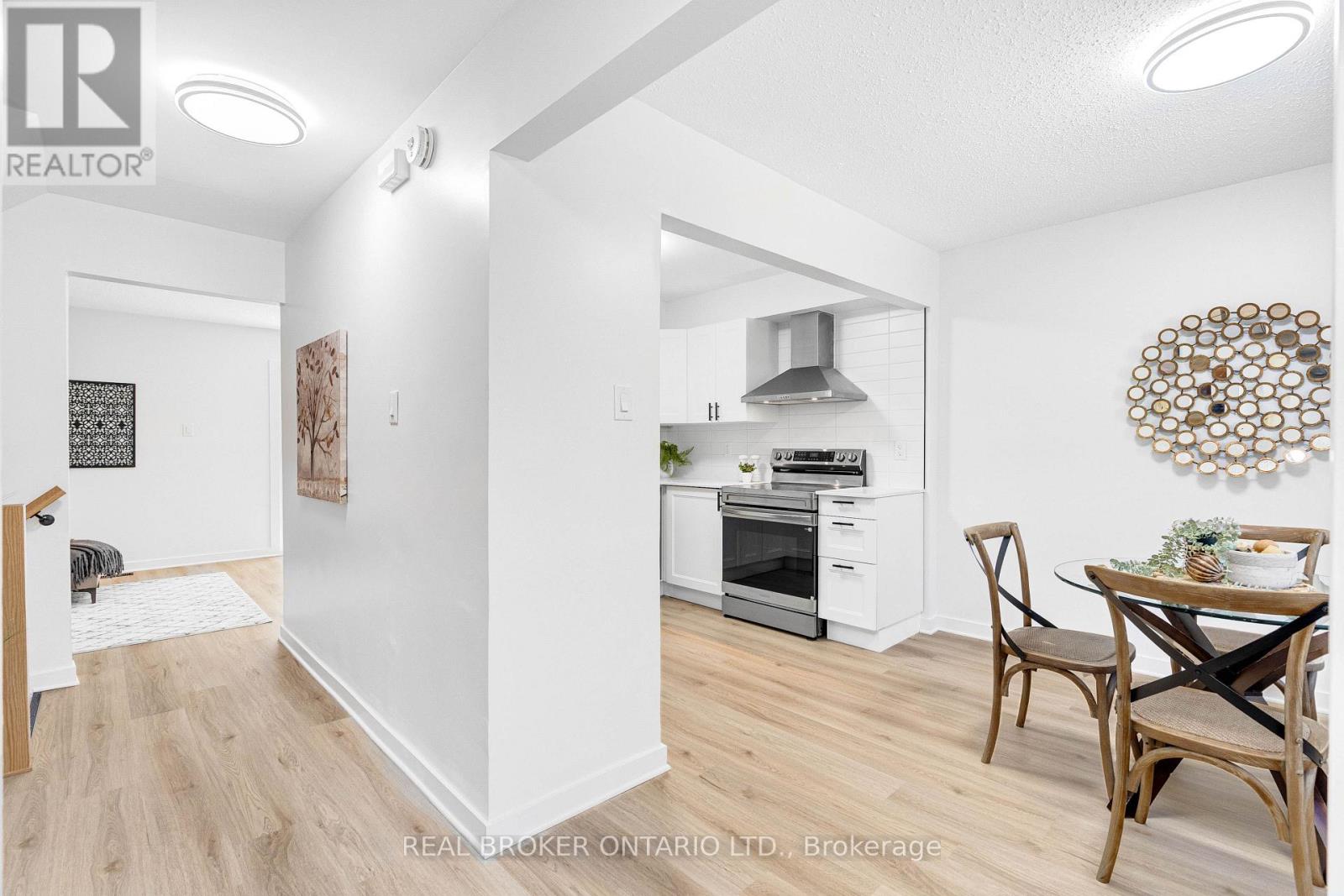 #124 1449 RIDGEBROOK DRIVE - 3