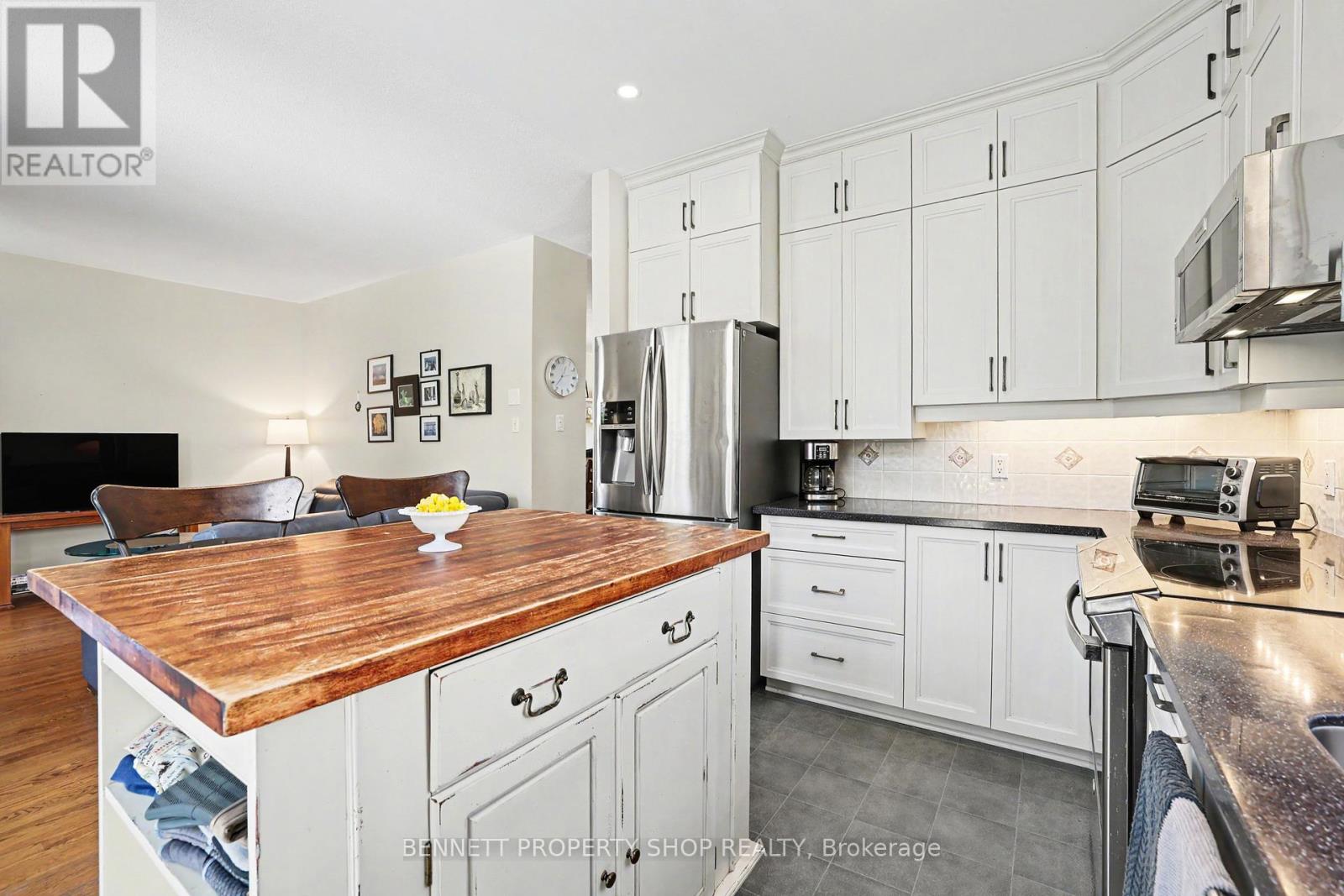 3 Bed, 3 Bath House for Sale in Ottawa – 60 APPLE CREEK CRESCENT, Ottawa – MLS# X13428600 - Image 9