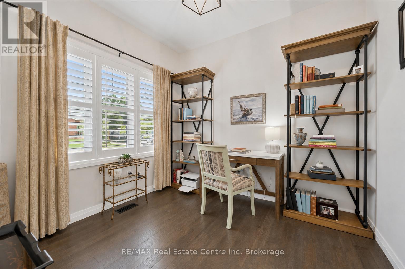 10 CRAIGHEAD DRIVE - 14