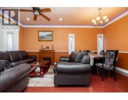 528 Sixteen Street, New Westminster, BC V3M4R3 Photo 8