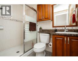 528 Sixteen Street, New Westminster, BC V3M4R3 Photo 16