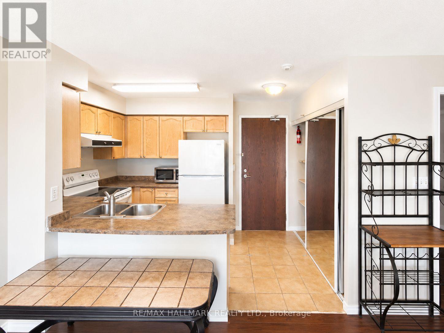 #215 3 ELLESMERE STREET - 3