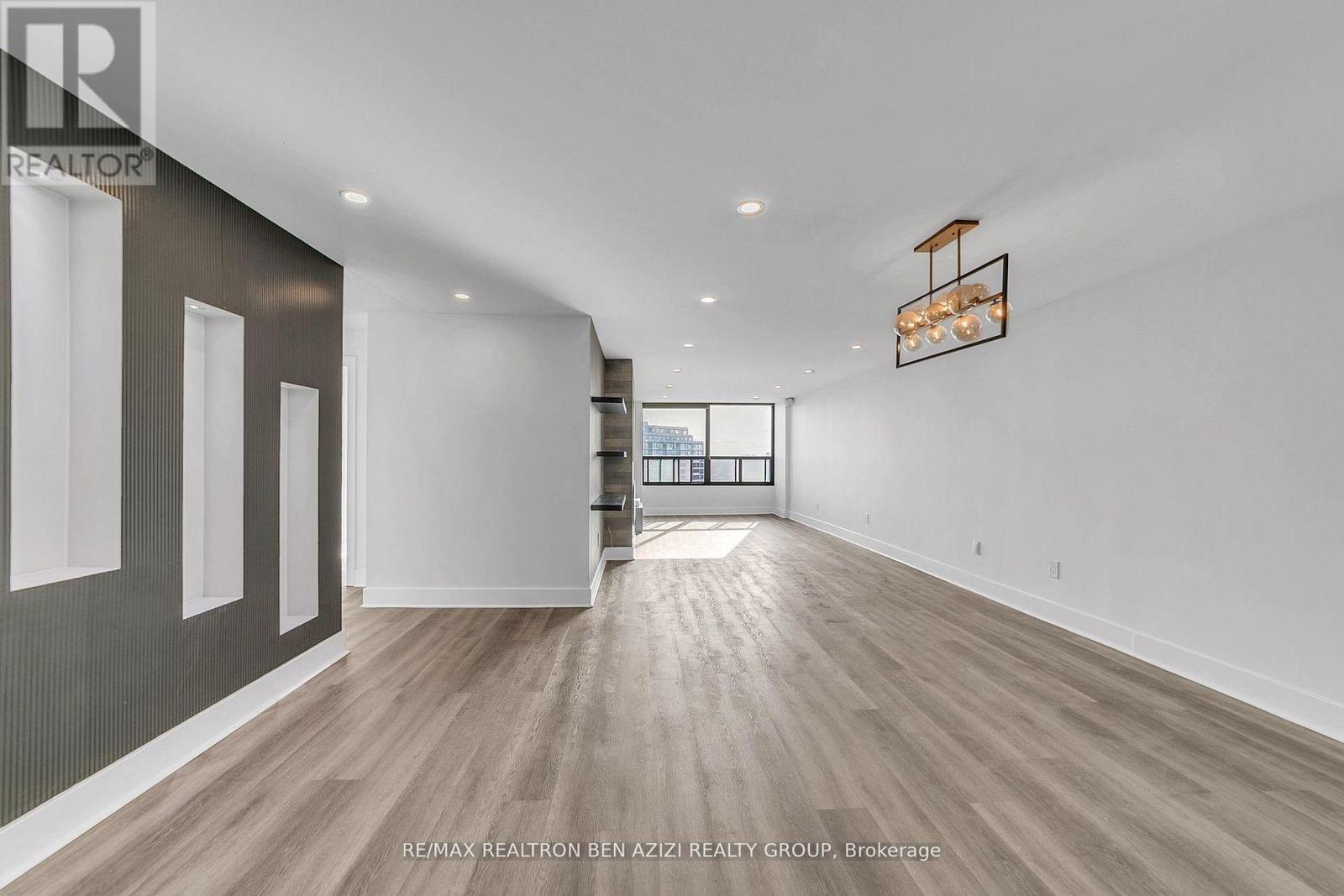 #1904 33 ELMHURST AVENUE - 23