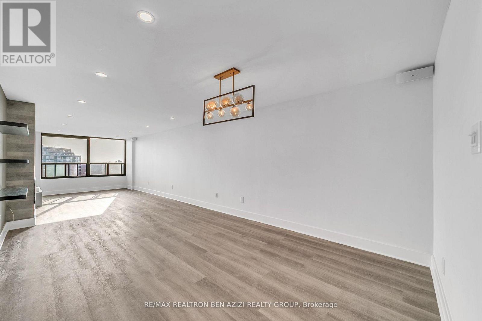#1904 33 ELMHURST AVENUE - 24