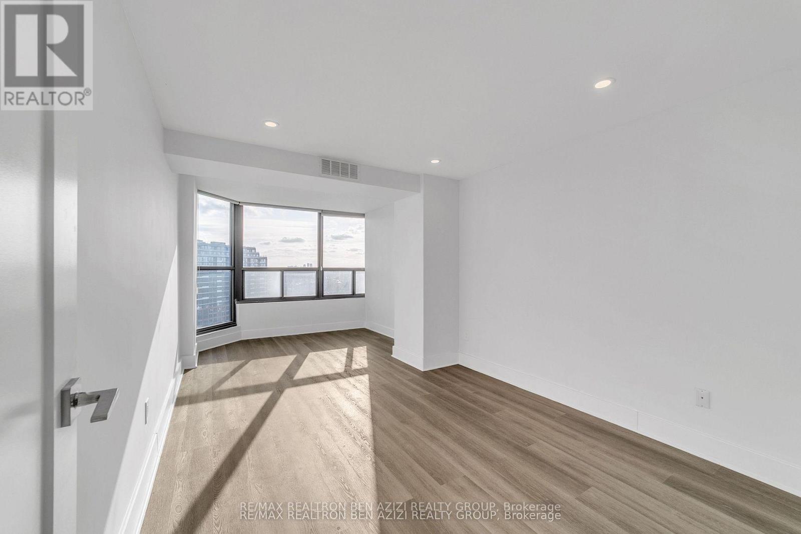 #1904 33 ELMHURST AVENUE - 29