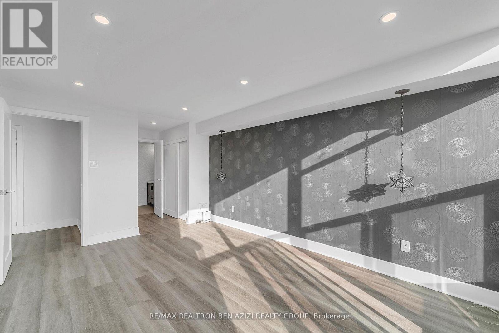 #1904 33 ELMHURST AVENUE - 32