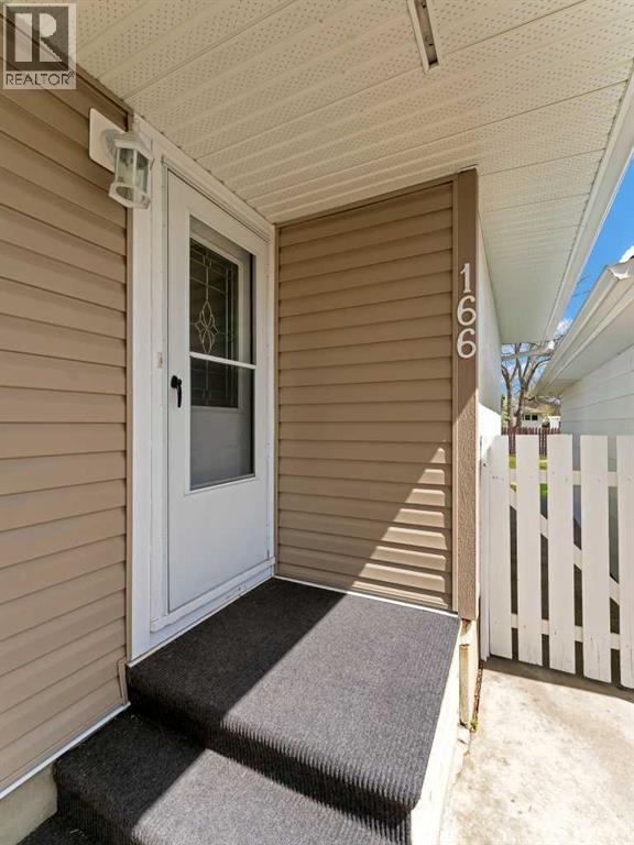 166 Mitchell Crescent NW - photo 4