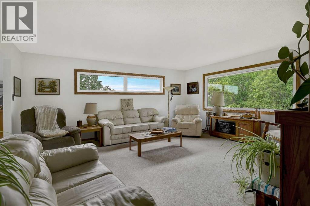 710 8th Avenue W - 9