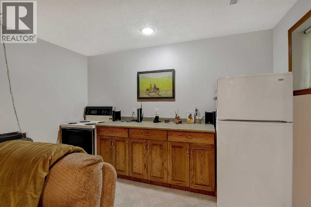 710 8th Avenue W - 22
