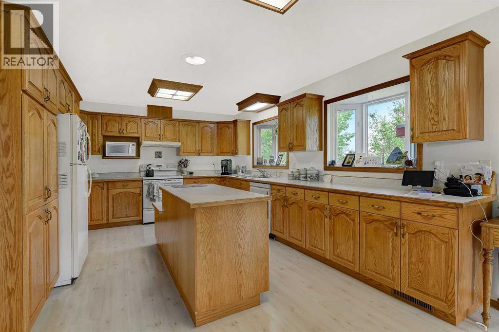 710 8th Avenue W - 3