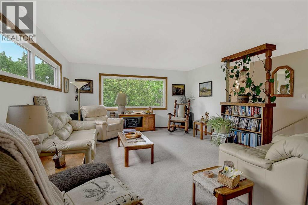 710 8th Avenue W - 10