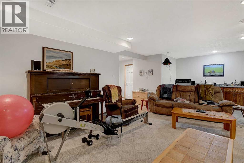 710 8th Avenue W - 21