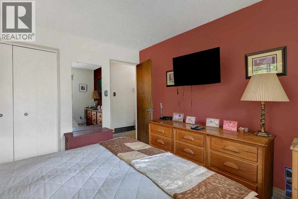 710 8th Avenue W - 12