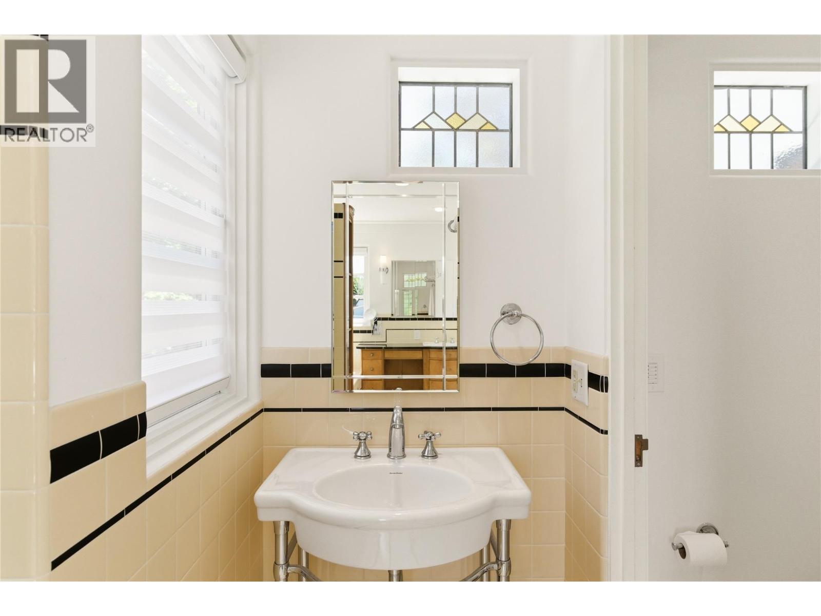1858 Abbott Street - 31