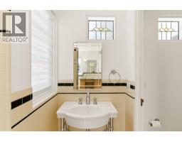1858 Abbott Street, Kelowna, BC V1Y1B5 Photo 31