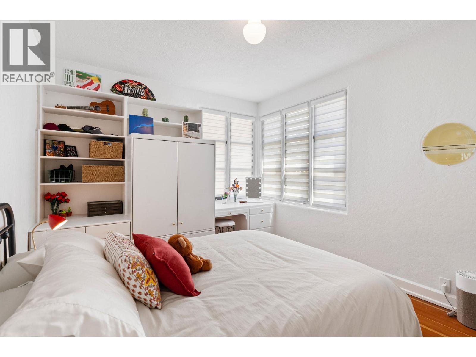 1858 Abbott Street - 36