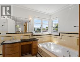 1858 Abbott Street, Kelowna, BC V1Y1B5 Photo 28