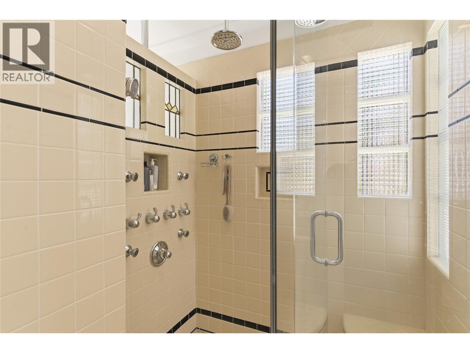 1858 Abbott Street - 30