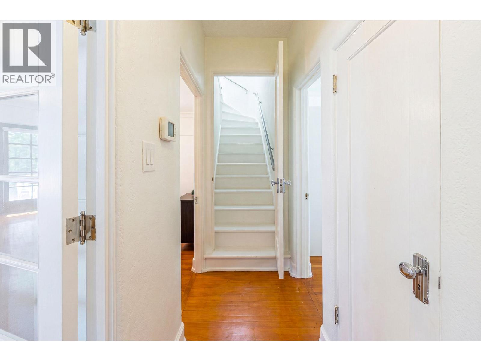 1858 Abbott Street - 23