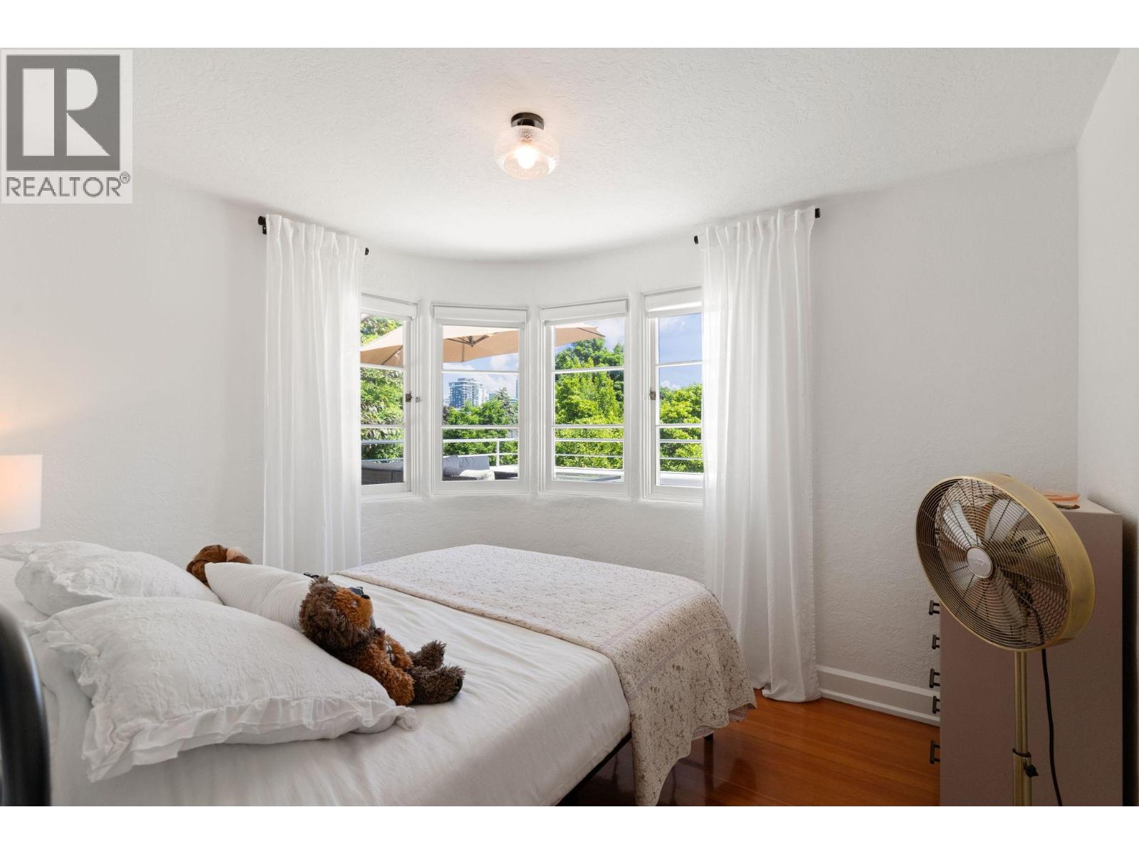 1858 Abbott Street - 24