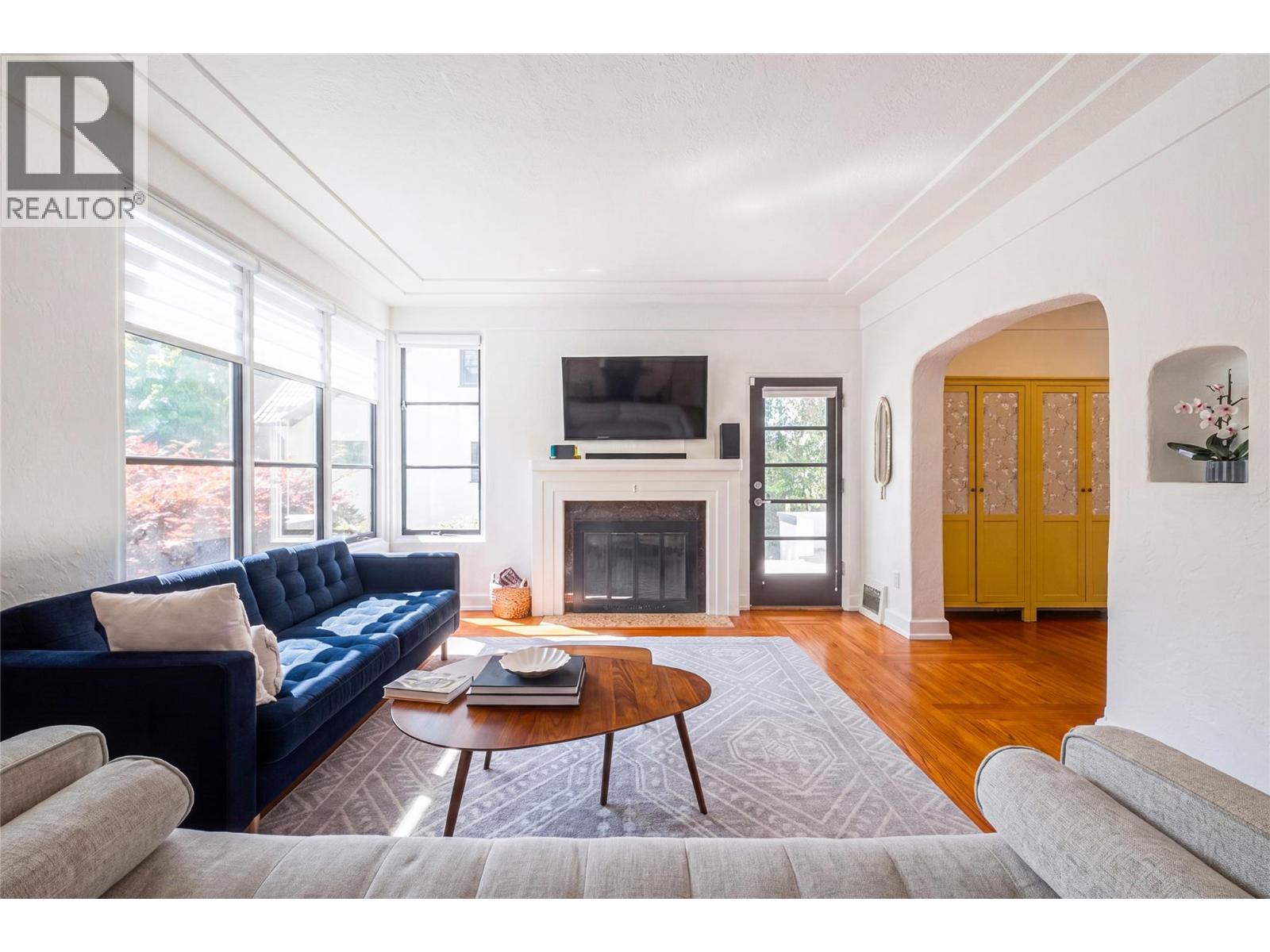 1858 Abbott Street - 19