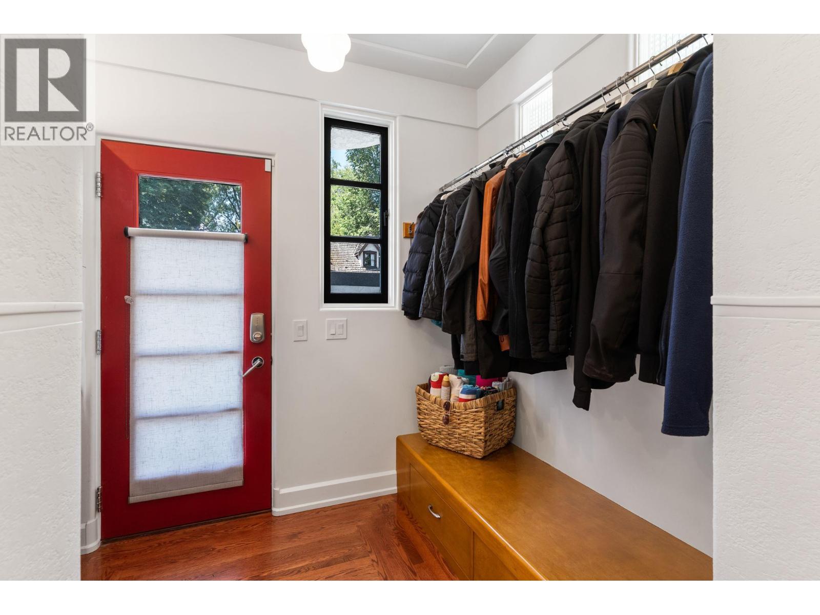 1858 Abbott Street - 33