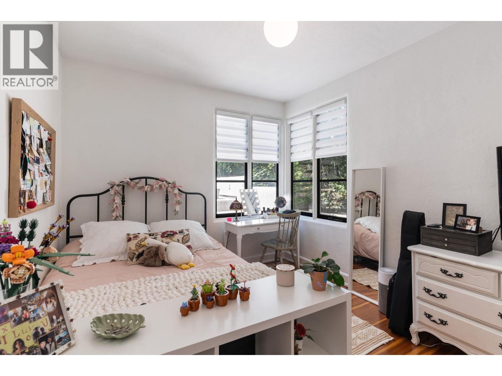 1858 Abbott Street - 35