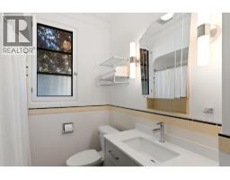 1858 Abbott Street, Kelowna, BC V1Y1B5 Photo 34