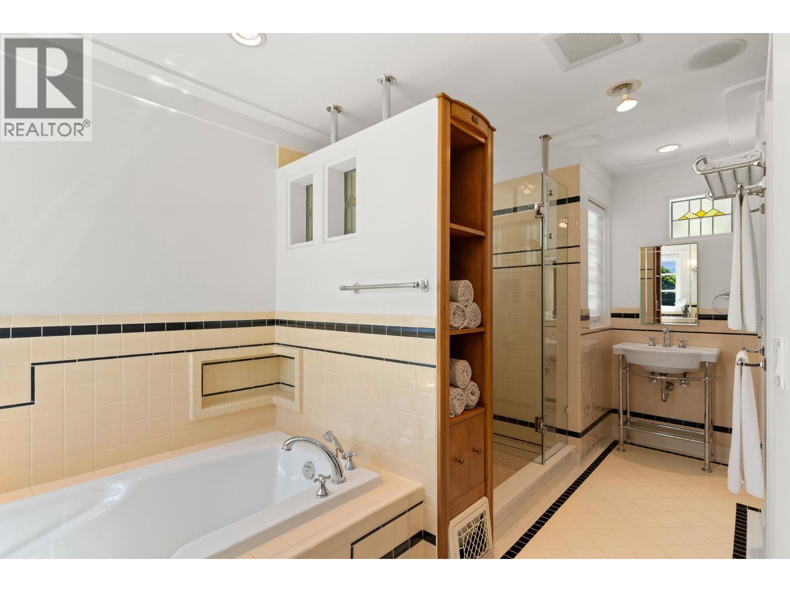 1858 Abbott Street - 29