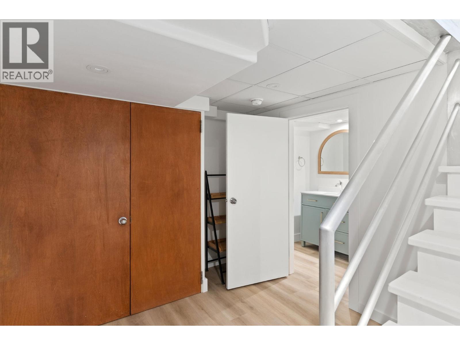 1858 Abbott Street - 37