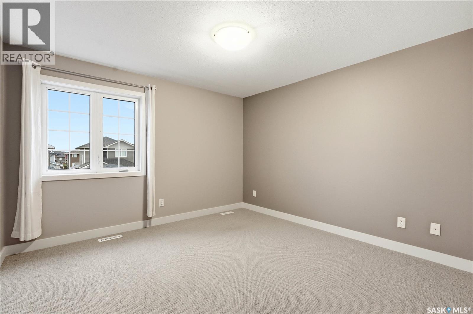 433 Redwood CRESCENT — photo 24