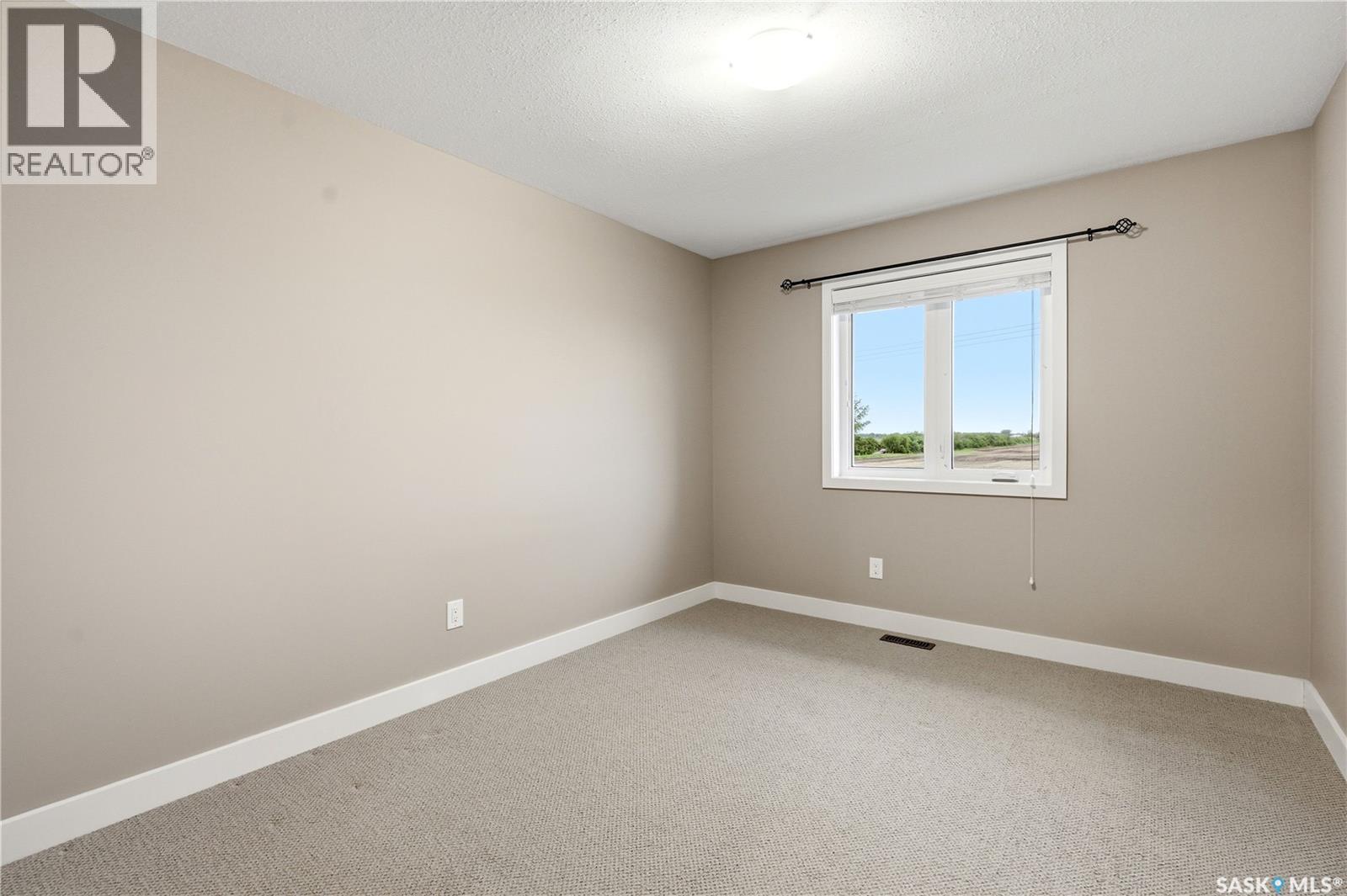 433 Redwood CRESCENT — photo 31
