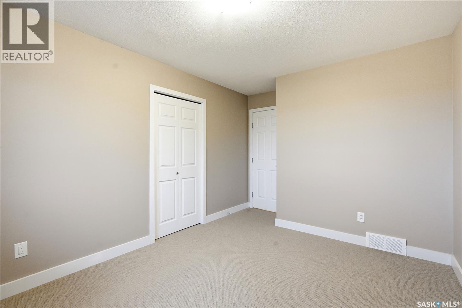 433 Redwood CRESCENT — photo 32
