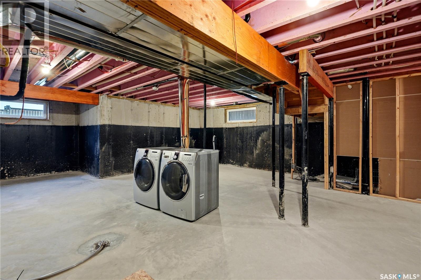 433 Redwood CRESCENT — photo 34