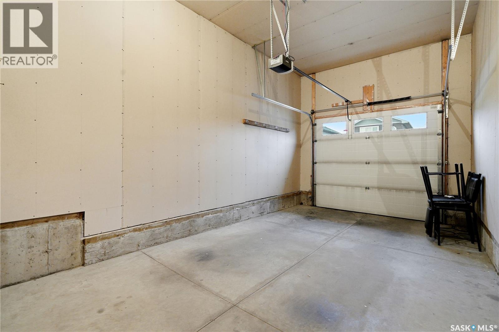 433 Redwood CRESCENT — photo 38