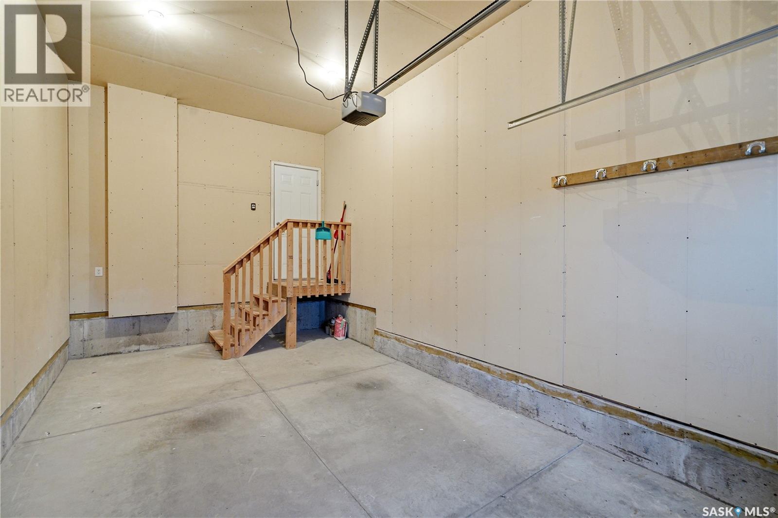 433 Redwood CRESCENT — photo 39