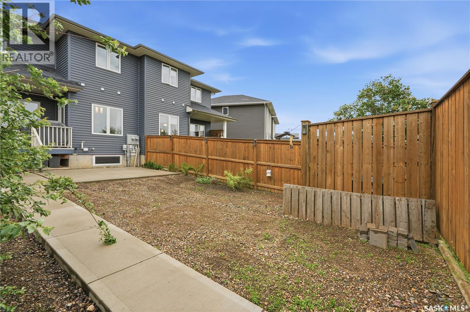 433 Redwood CRESCENT — photo 47