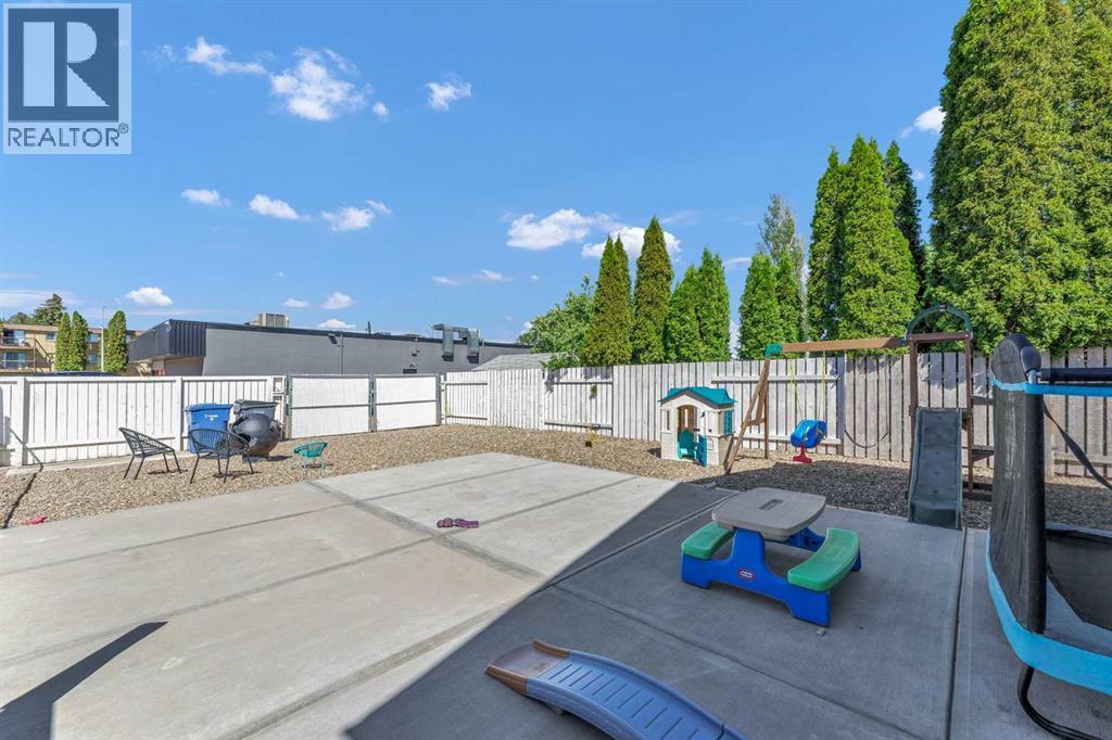 714 19A Street NE — photo 32