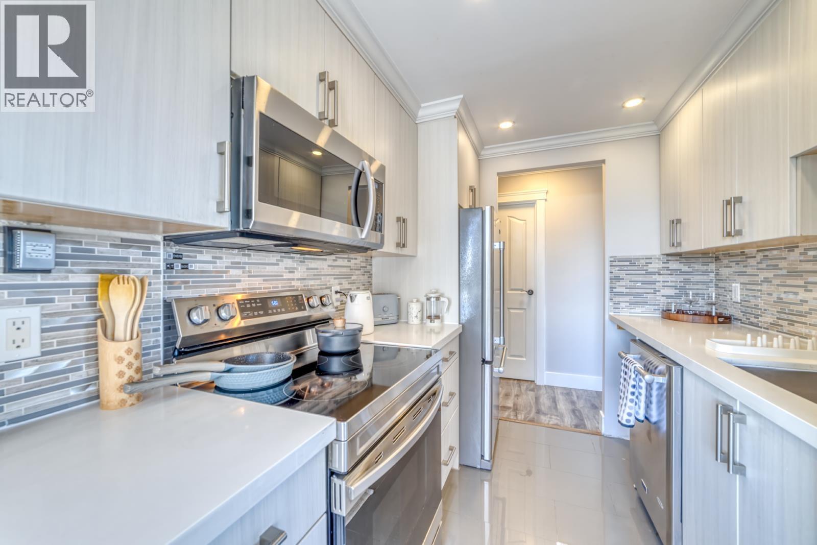 1208 2008 FULLERTON AVENUE, North Vancouver