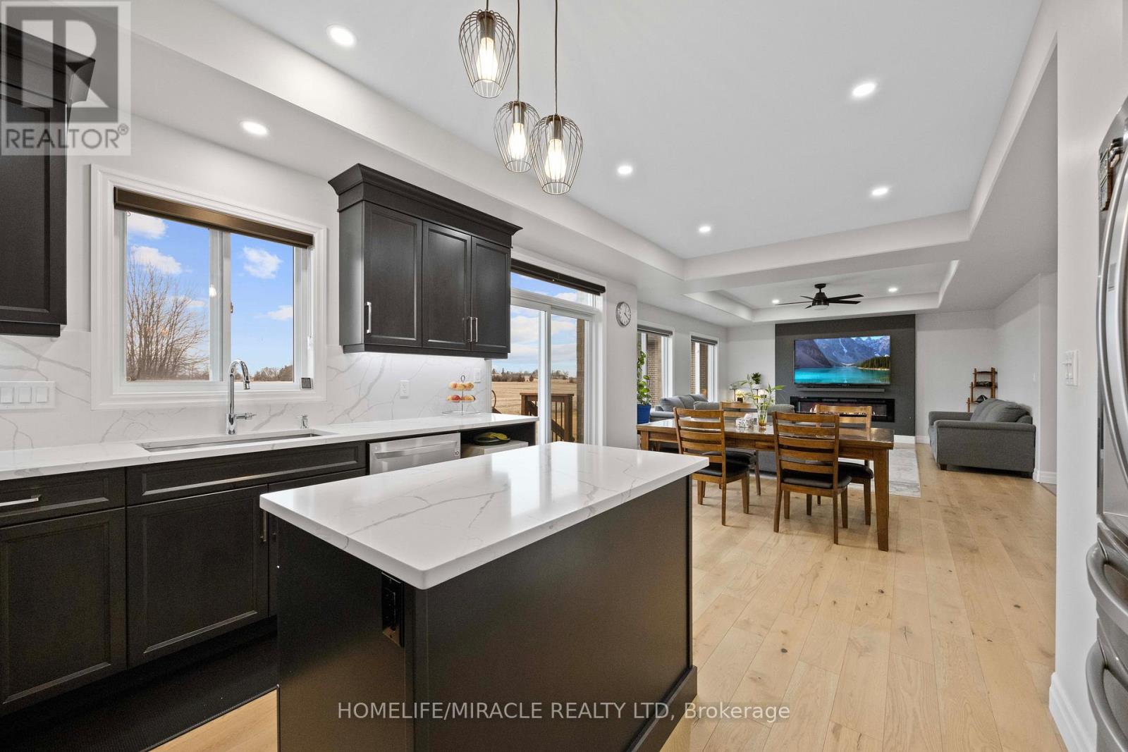 61 RAYCROFT DRIVE - 19